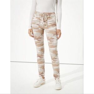 AMERICAN EAGLE Camo High-Waisted Jegging Jogger